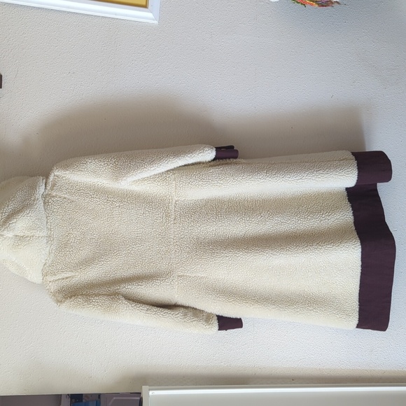 Vintage buckle long quilted fuzzy hooded coat size small - Picture 7 of 11